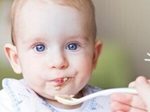 L'alimentation d'un bébé de 11 mois avec Nestlé Baby&Me