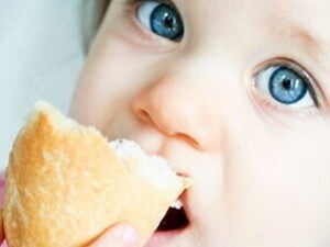 L'alimentation d'un bébé de 12 mois avec Nestlé Baby&Me