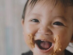 L'alimentation d'un bébé de 6 mois avec Nestlé Baby&Me