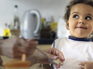 À quel âge les premiers mots de bébé Nestlé Baby