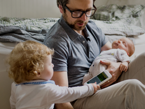 Beste papa's, hoe verzoen je je werk met het vaderschap? Enkele oplossingen Beste papa's, hoe verzoen je je werk met het vaderschap? Enkele oplossingen