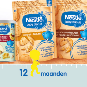 Nestlé babyvoeding verpakkingen voor verschillende leeftijden op een tafel.