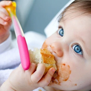 L'alimentation d'un bébé de 9 mois avec Nestlé Baby&Me L'alimentation d'un bébé de 9 mois avec Nestlé Baby&Me