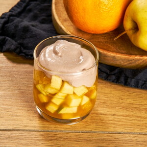 Fruitglaasje met munt en chocolade slagroom