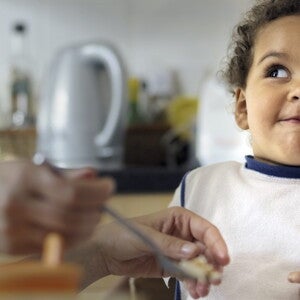 À quel âge les premiers mots de bébé Nestlé Baby
