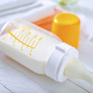 Biberon avec lait infantile Nestlé Baby Biberon avec lait infantile Nestlé Baby