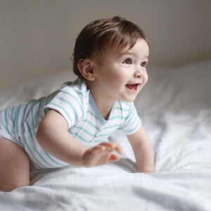 baby lacht