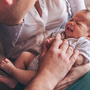 Comprendre pourquoi les bébés pleurent