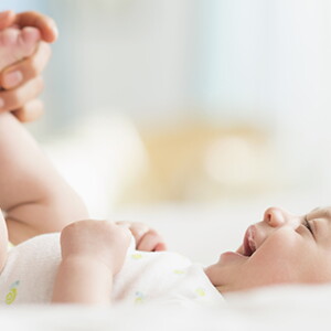 Comment aider bébé avec ses problèmes de ventre