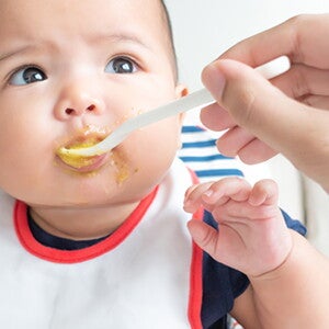 C'est le moment de la diversification alimentaire de bébé ? Préparez-vous avec ce kit pratique