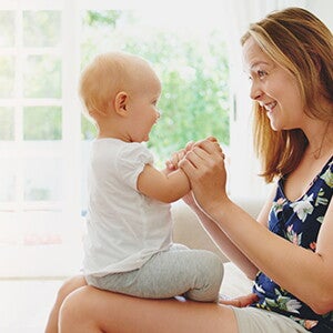 Bébé parle : comment l'encourager à prononcer ses premiers mots