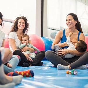 Vous vous sentez seule en tant que jeune maman ou papa ? 10 choses à faire avec bébé – qui sont aussi sympas pour vous