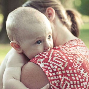 Comment faire son rot à bébé Nestlé Baby