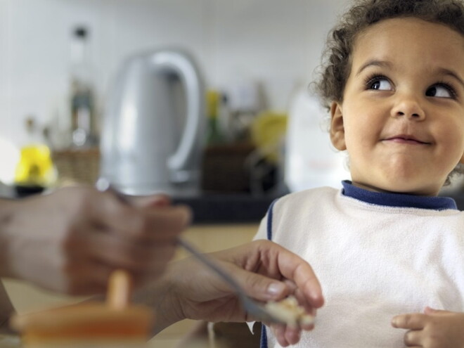 À quel âge les premiers mots de bébé Nestlé Baby