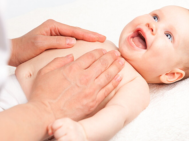 Comment masser bébé Comment masser bébé