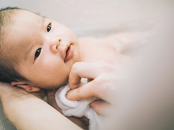 Checklist pour l’heure du bain : Comment donner le bain à bébé