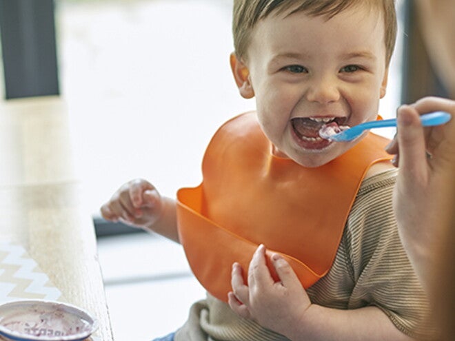 Comment proposer une alimentation équilibrée aux jeunes enfants