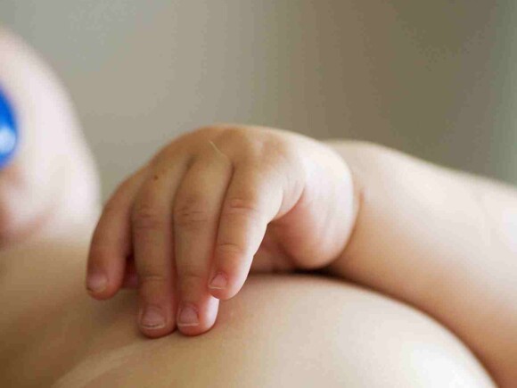 Calmer les maux de ventre de votre bébé Nestlé Baby