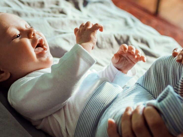 4-6-months-header 4 - 6 mois Évolution de bébé Nestlé Baby