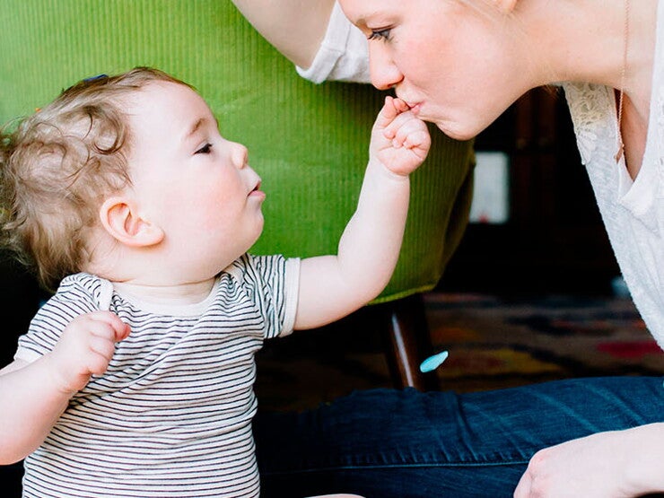 8 - 12 mois Évolution de bébé Nestlé Baby