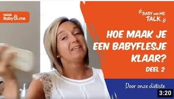 Voedingsdeskundige Cathérine legt uit hoe je een flesje klaarmaakt – Nestlé FamilyNes