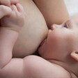 Borstvoeding en melk voor de baby  - Nestlé Baby